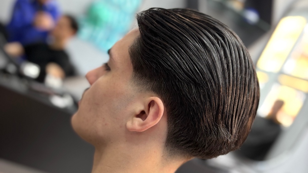 Slicked back stil